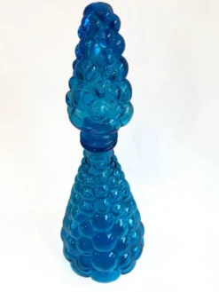Grande carafe vintage en verre bleu piscine