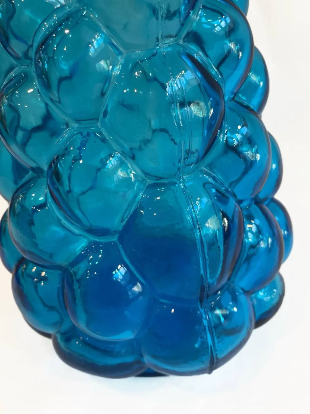 Grande carafe vintage en verre bleu piscine