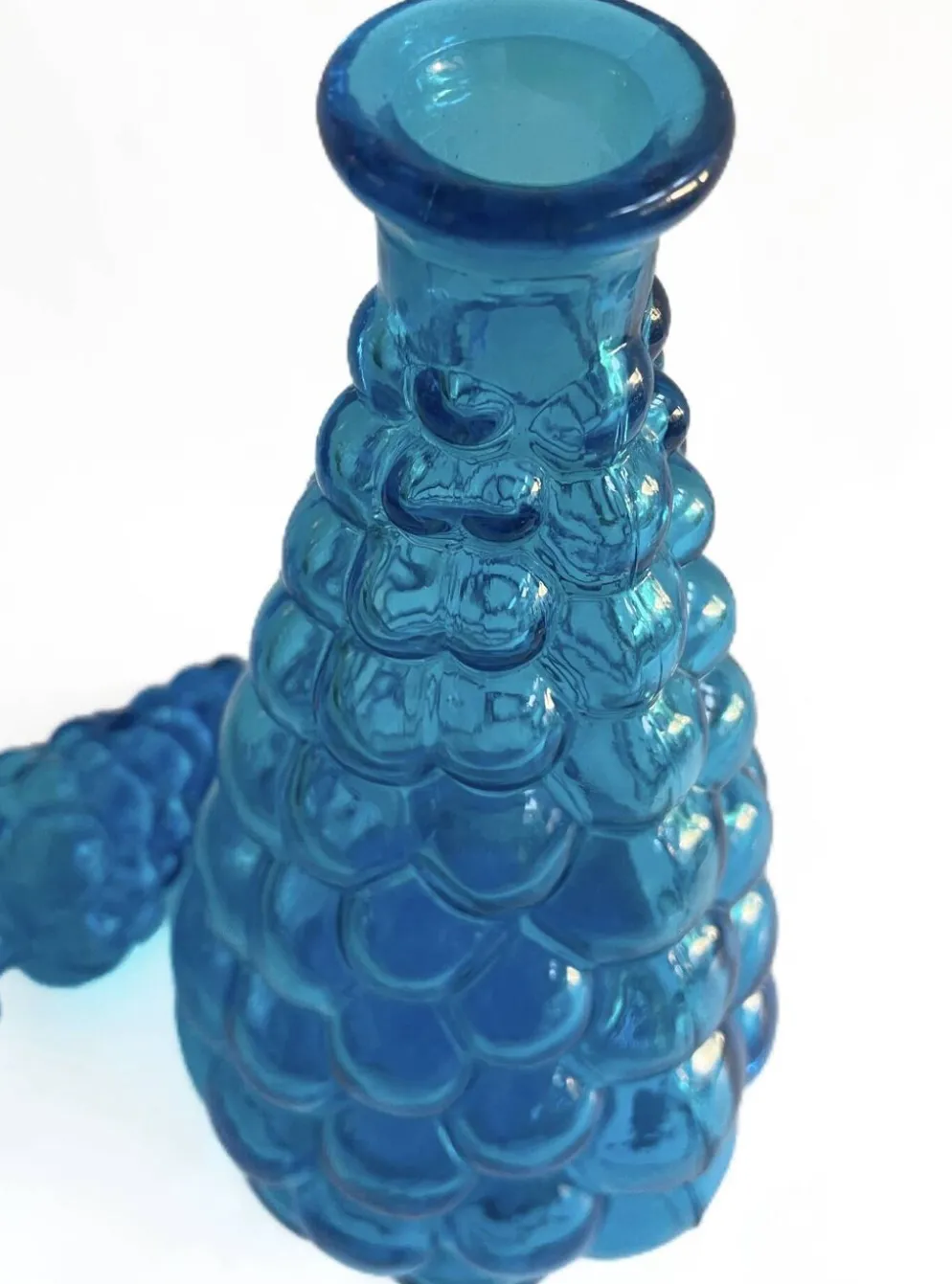 Grande carafe vintage en verre bleu piscine