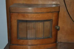 Grande coiffeuse vintage en bois marron avec miroir ovale et rangements intégrés