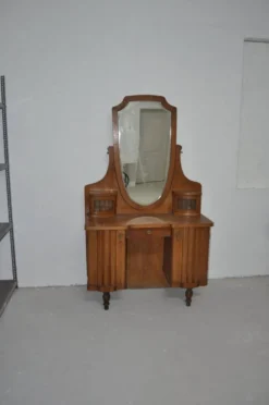 Grande coiffeuse vintage en bois marron avec miroir ovale et rangements intégrés
