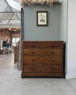 Grande commode anglaise victorienne en acajou (rénovée)