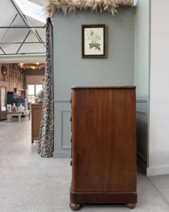 Grande commode anglaise victorienne en acajou (rénovée)