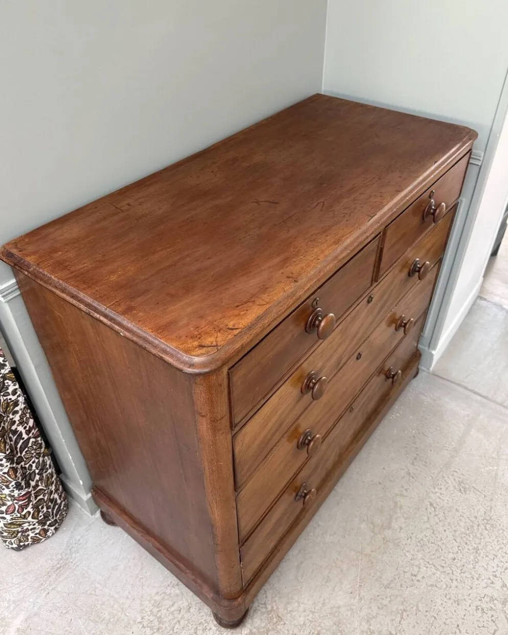 Grande commode anglaise victorienne en acajou (rénovée)