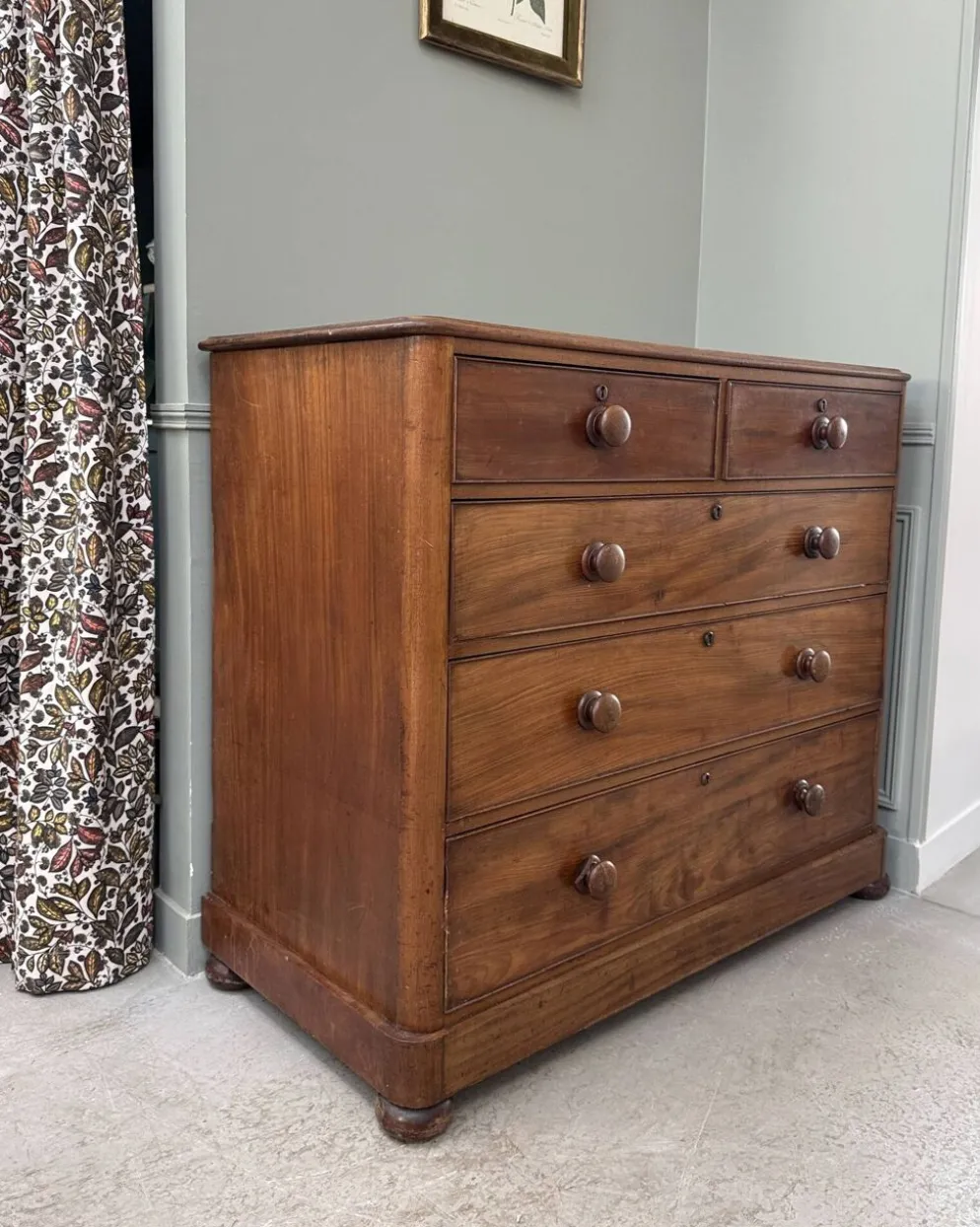 Grande commode anglaise victorienne en acajou (rénovée)