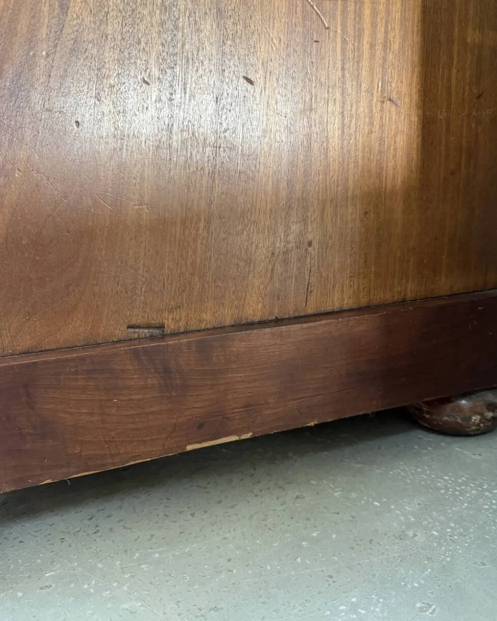 Grande commode anglaise victorienne en acajou (rénovée)