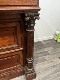Grande commode style Empire en bois / acajou – 4 tiroirs