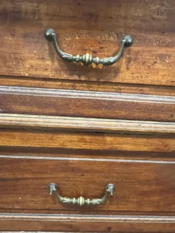 Grande commode style Empire en bois / acajou – 4 tiroirs
