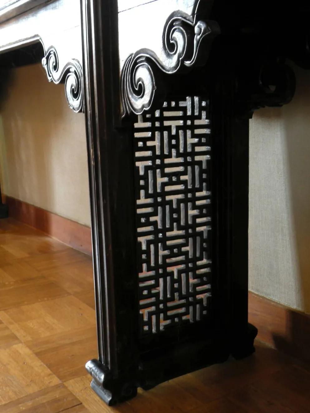 Grande Console chinoise en noyer laqué, XIXe