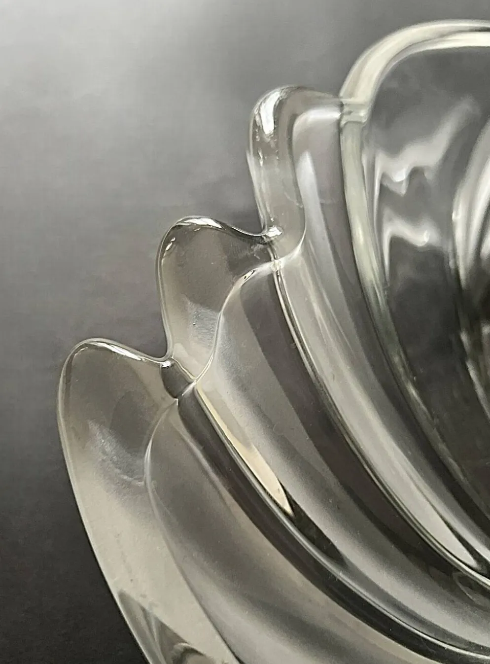 Grande corbeille ou vide poche en verre cristallin Art Déco