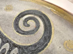Grande coupe en grés de Richard Kjærgaard, esprit Picasso / CoBra, Danemark