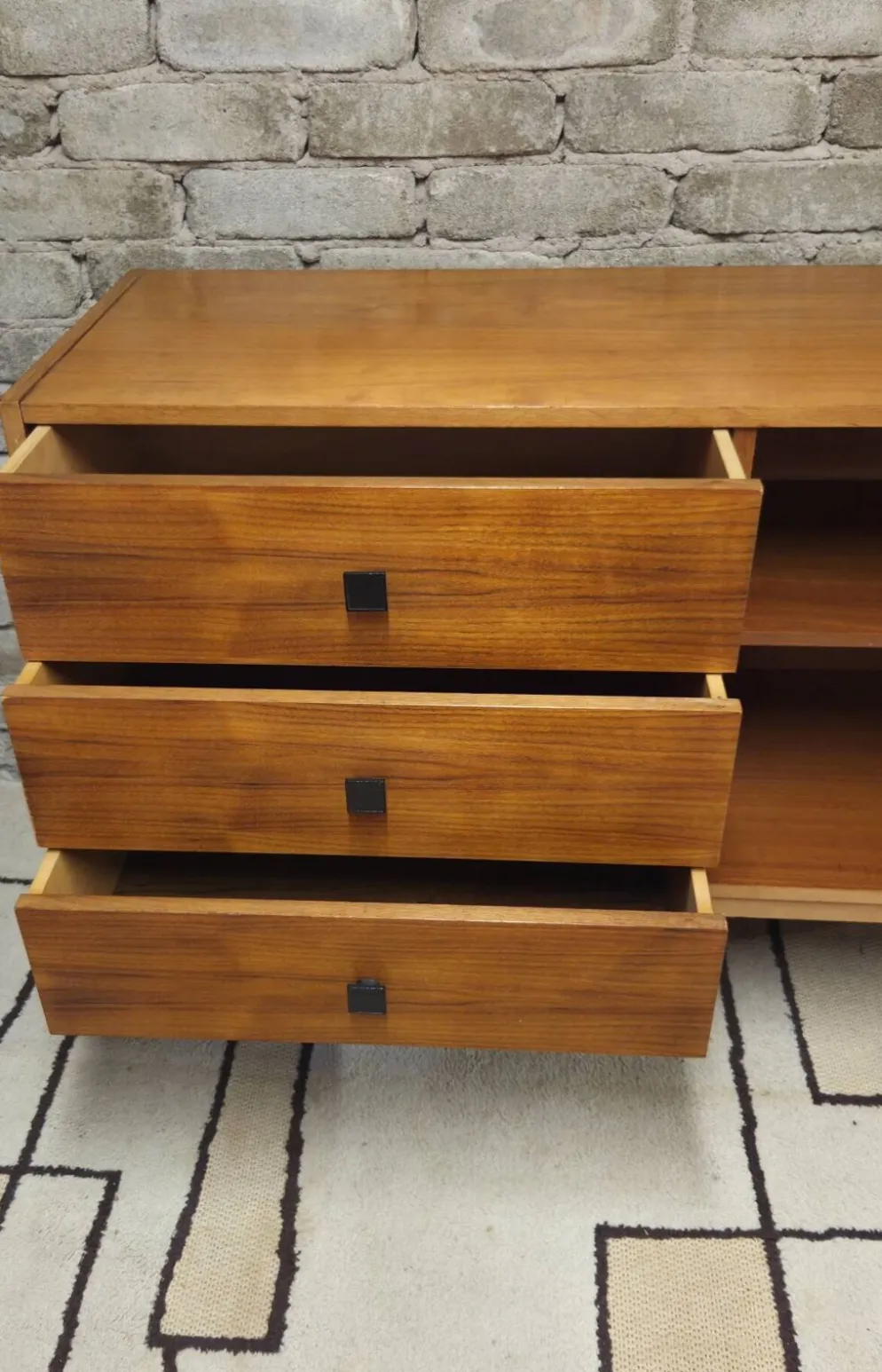 Grande enfilade vintage années 60/70 – 3 tiroirs – design moderniste