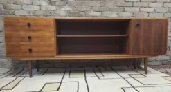 Grande enfilade vintage années 60/70 – 3 tiroirs – design moderniste