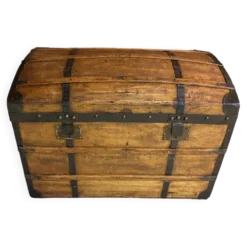 Grande malle de voyage bombée ancienne – restaurée avec soin