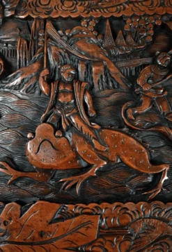 Grande Malle en Camphrier Sculpté, Chine – Milieu XXe