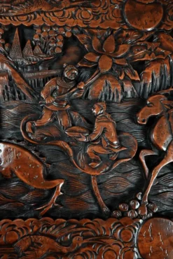 Grande Malle en Camphrier Sculpté, Chine – Milieu XXe