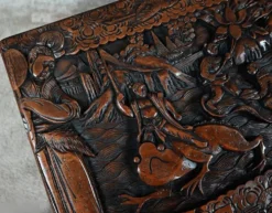 Grande Malle en Camphrier Sculpté, Chine – Milieu XXe
