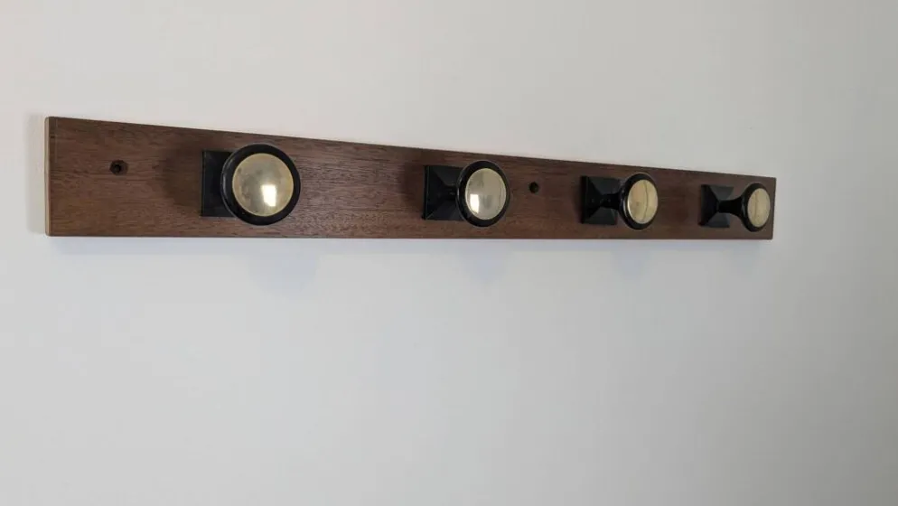 Grande patère murale vintage à 4 crochets en bois exotique et bakélite