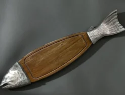 Grande planche à poisson en bois et métal argenté, 90 cm