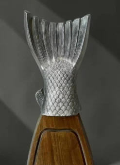 Grande planche à poisson en bois et métal argenté, 90 cm