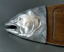 Grande planche à poisson en bois et métal argenté, 90 cm
