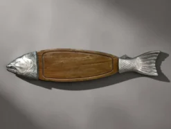 Grande planche à poisson en bois et métal argenté, 90 cm