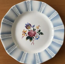 6 grandes assiettes plates anciennes en faïence de Sarreguemines