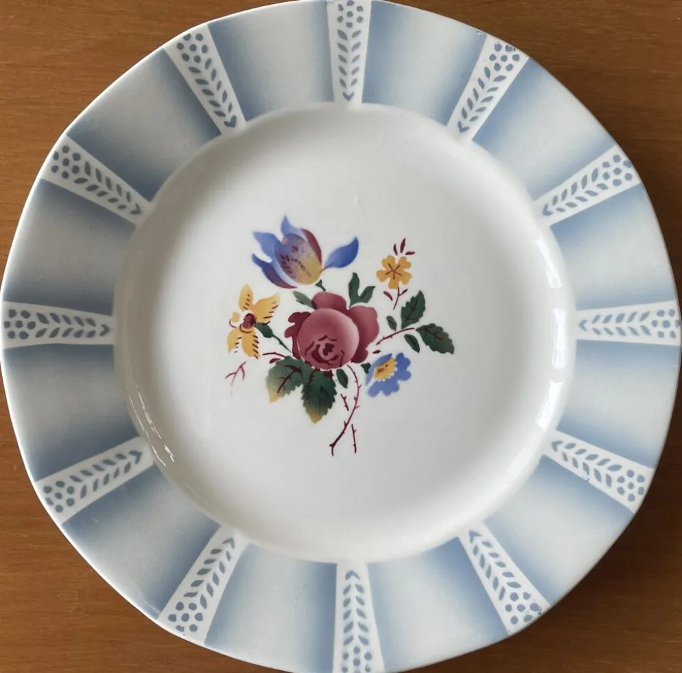 6 grandes assiettes plates anciennes en faïence de Sarreguemines