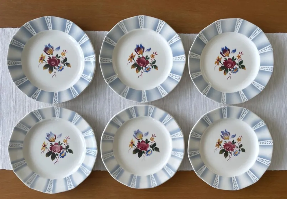 6 grandes assiettes plates anciennes en faïence de Sarreguemines
