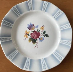 6 grandes assiettes plates anciennes en faïence de Sarreguemines