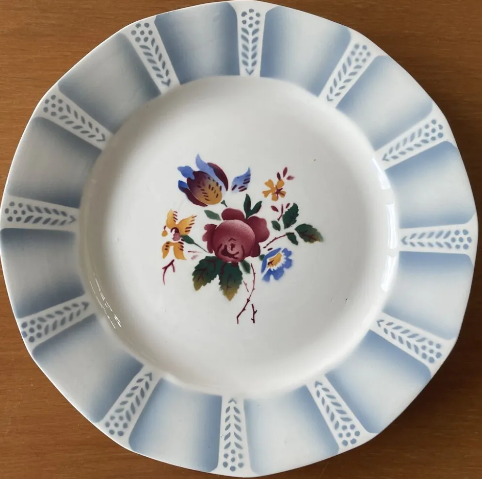 6 grandes assiettes plates anciennes en faïence de Sarreguemines