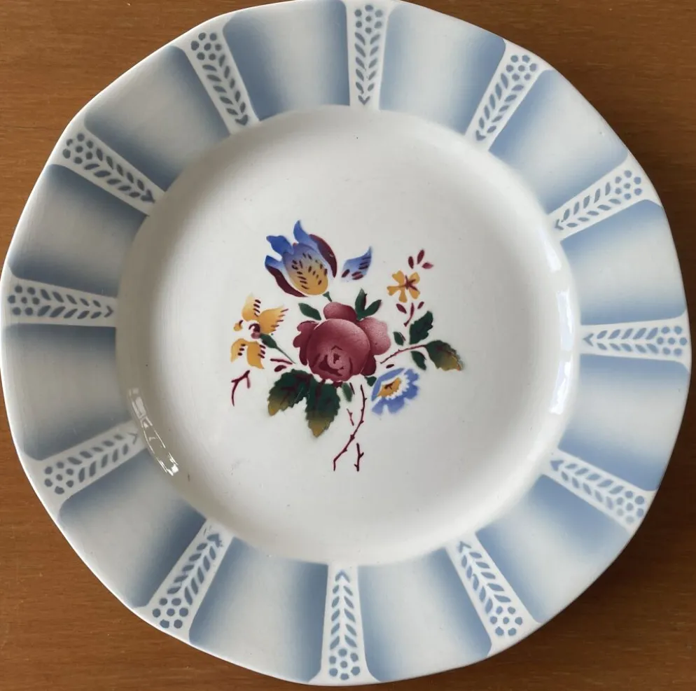 6 grandes assiettes plates anciennes en faïence de Sarreguemines