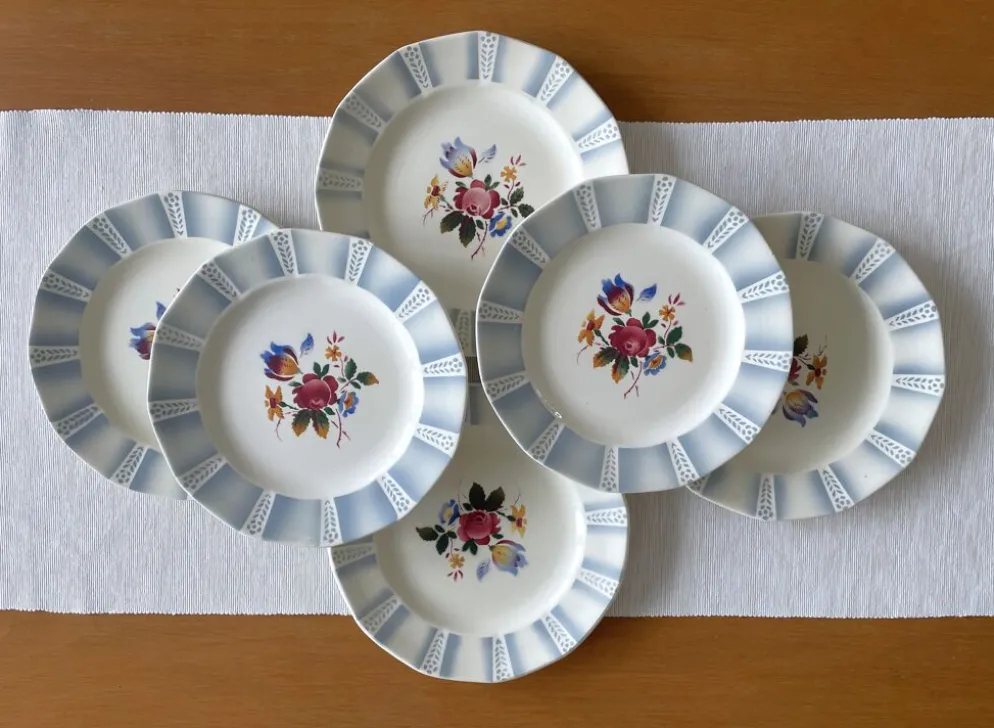 6 grandes assiettes plates anciennes en faïence de Sarreguemines