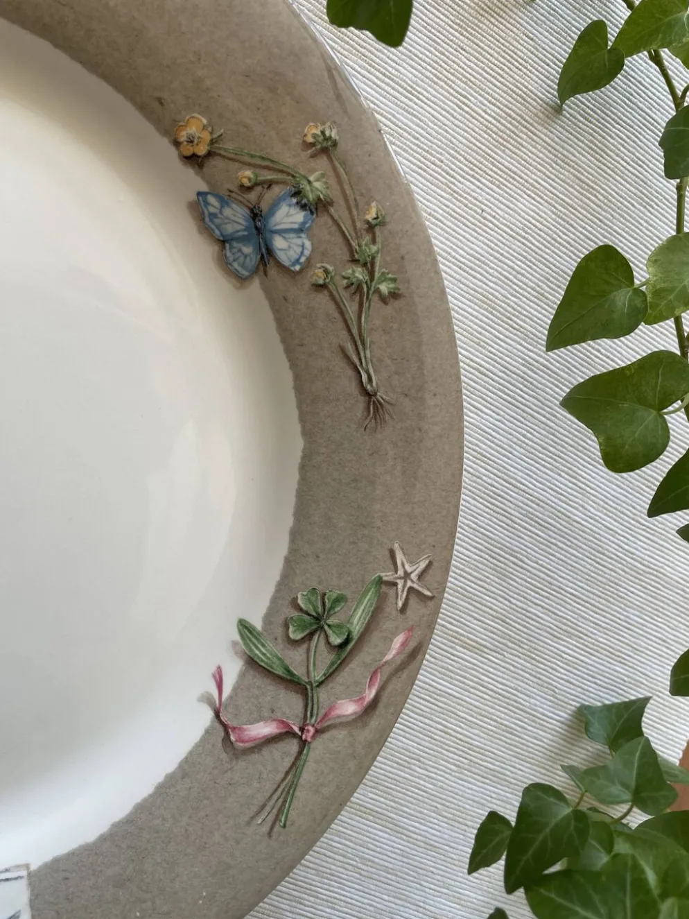8 grandes assiettes plates en faïence de gien