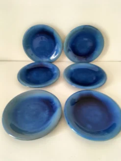 6 grandes assiettes plates en grès bleu cobalt et turquoise