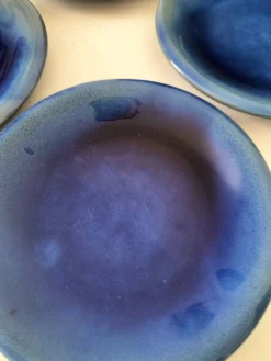 6 grandes assiettes plates en grès bleu cobalt et turquoise