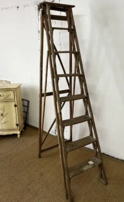 Grand escabeau en bois vintage