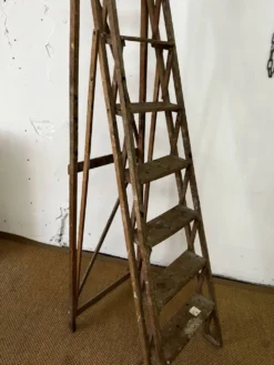 Grand escabeau en bois vintage