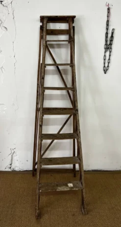 Grand escabeau en bois vintage