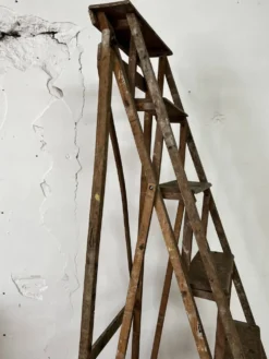 Grand escabeau en bois vintage