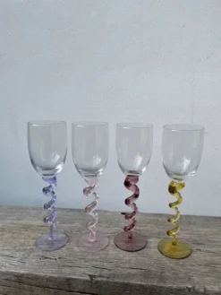 4 grandes coupes flûtes à champagne multicolores torsadés