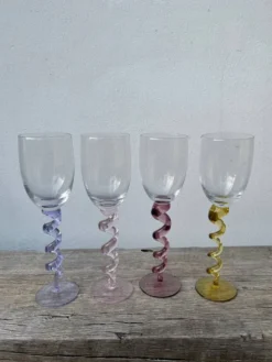 4 grandes coupes flûtes à champagne multicolores torsadés