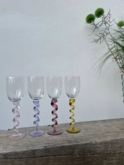 4 grandes coupes flûtes à champagne multicolores torsadés