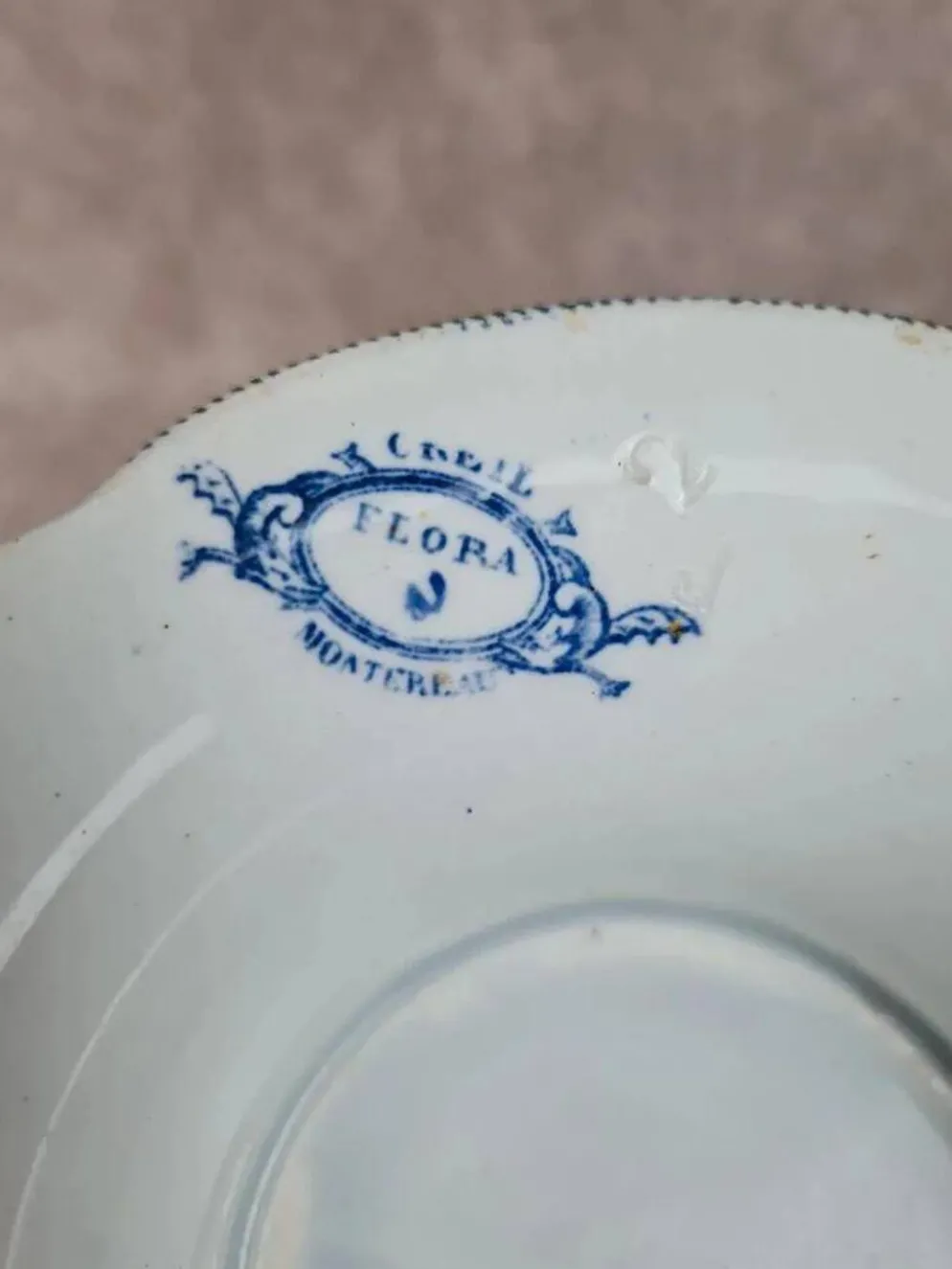 Grande soupière ancienne Creil & Montereau – Modèle Flora