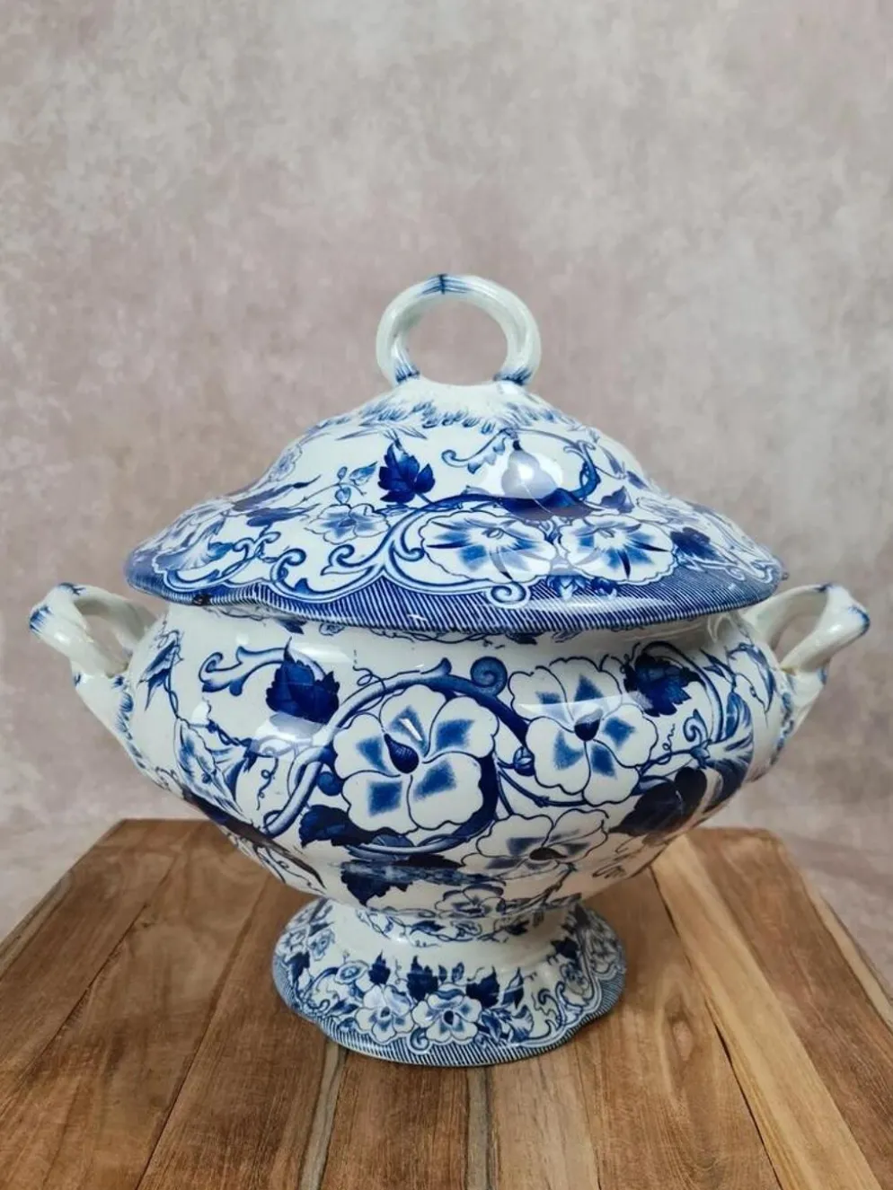 Grande soupière ancienne Creil & Montereau – Modèle Flora