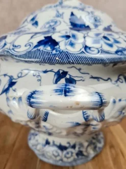 Grande soupière ancienne Creil & Montereau – Modèle Flora