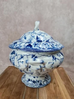 Grande soupière ancienne Creil & Montereau – Modèle Flora