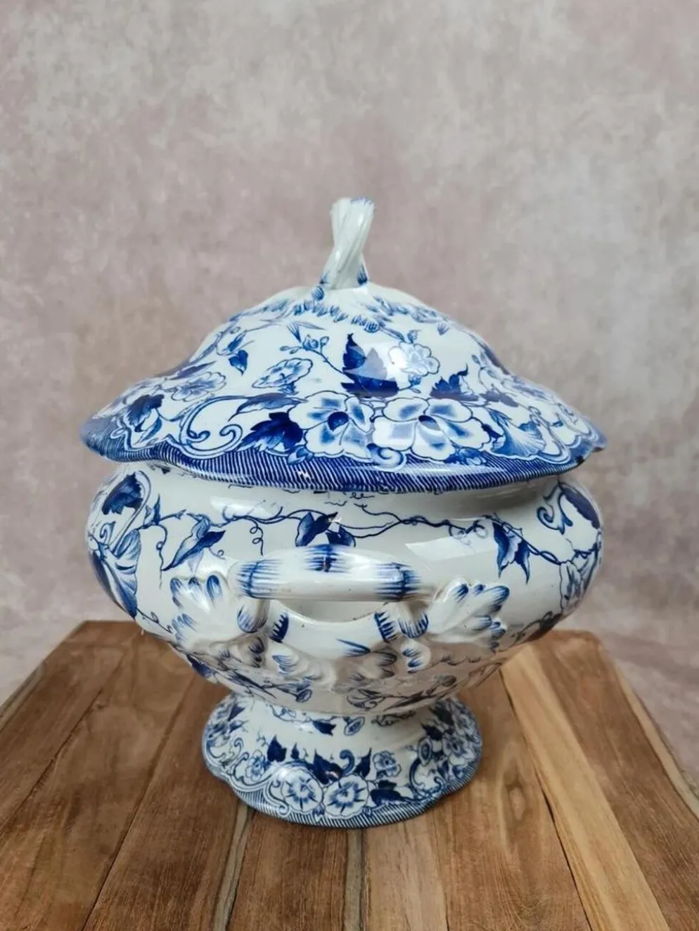 Grande soupière ancienne Creil & Montereau – Modèle Flora