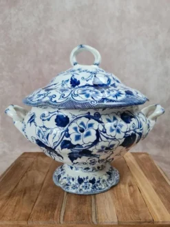 Grande soupière ancienne Creil & Montereau – Modèle Flora