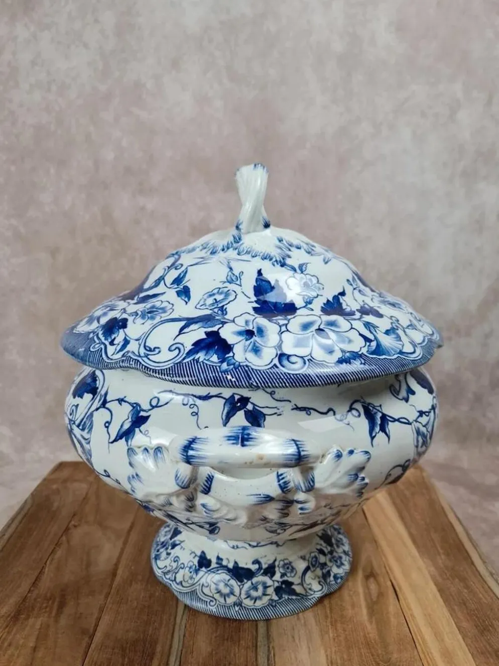 Grande soupière ancienne Creil & Montereau – Modèle Flora